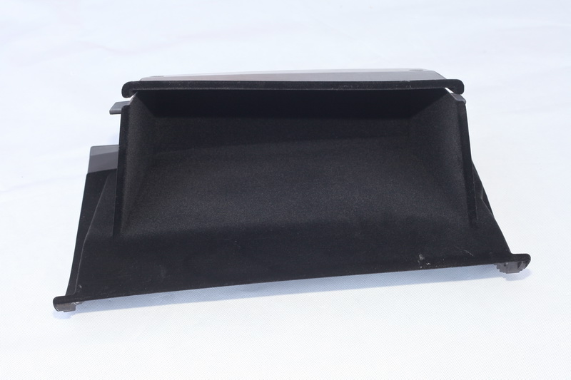 奔馳-300C手套箱